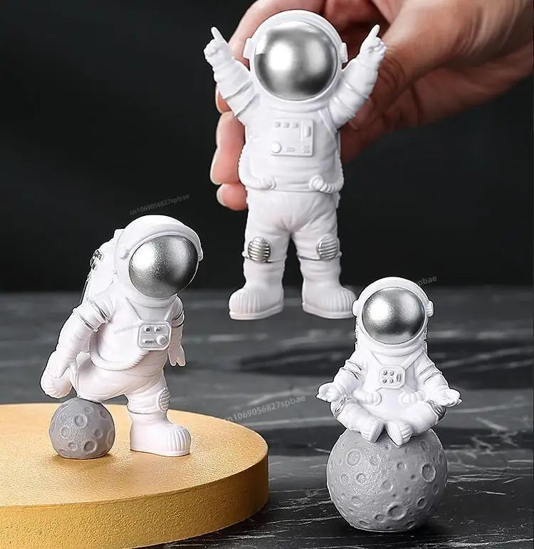 4 pcs Astronaut Figure Statue Figurine Spaceman Sculpture Educational Toy Desktop Home Decoration Astronaut Model For Kids Gift